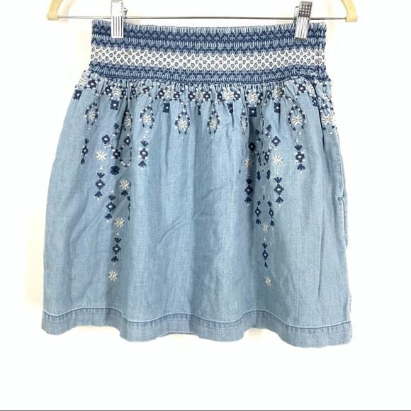 Abercrombie & Fitch Chambray Floral Embroidered Skirt Size Small Blue White - Picture 1 of 7